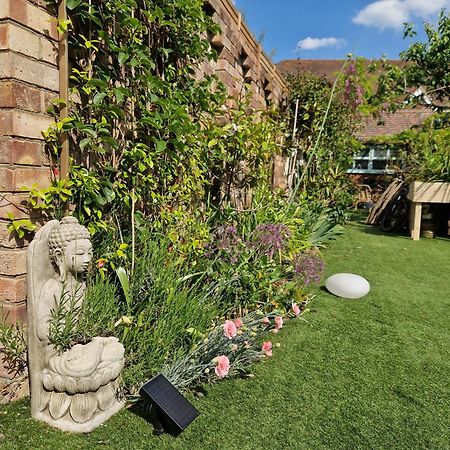 Lotus Pod House Homestay Horsell Extérieur photo
